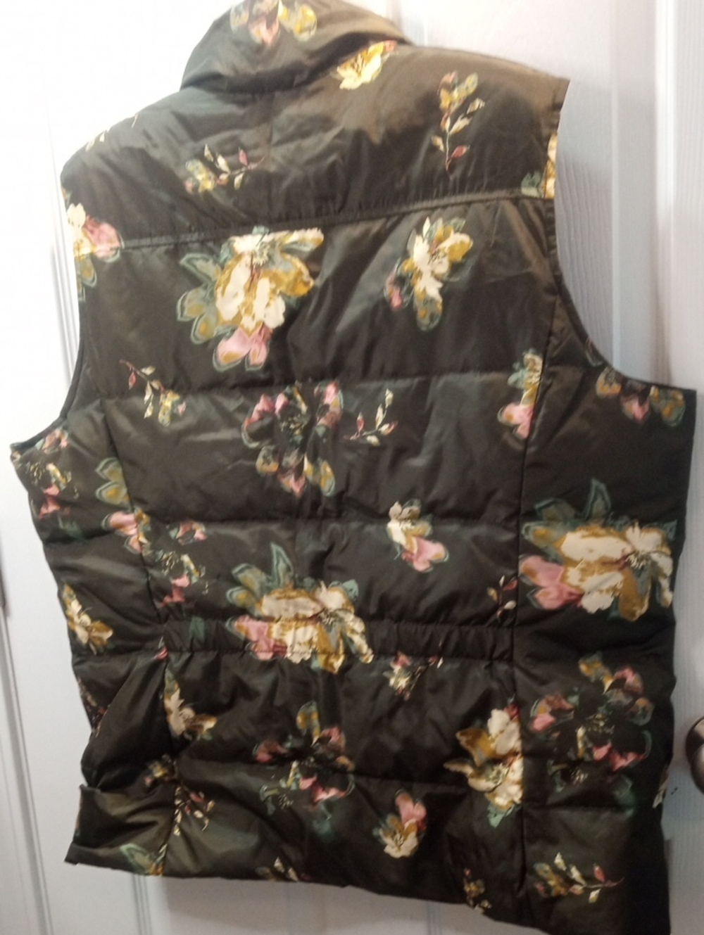LANDS END FLORAL PUFFER VEST - Picture 9 of 10